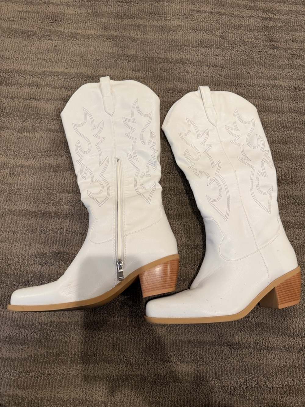 Classic White Western Cowgirl Boots with Side Zip